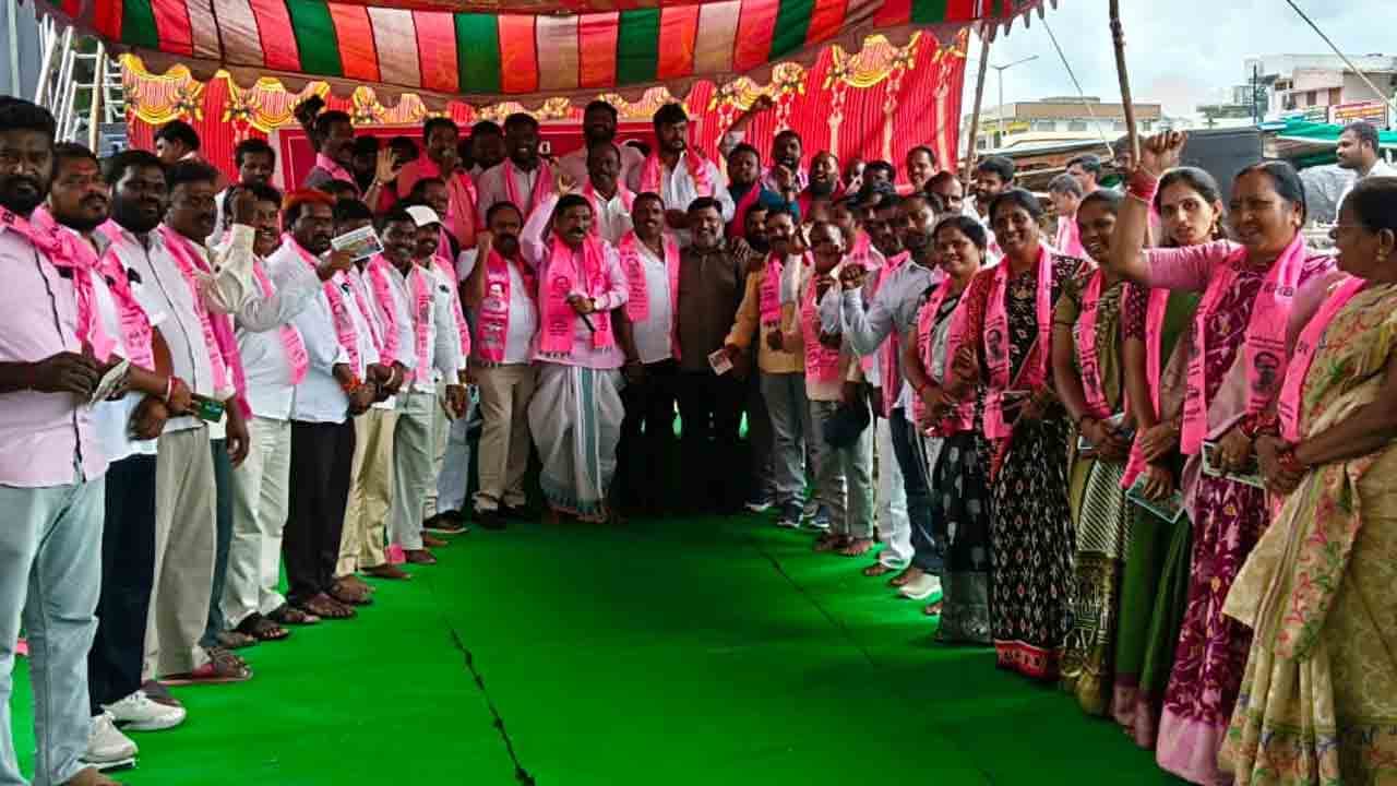 కాంగ్రెస్ సర్కార్ 1000 రోజుల పాలనలోప్రజలకు చేసిందేమీ లేదు.. స్టేషన్ ఘనపూర్ నిరసనలో బీఆర్ ఎస్ నేతలు